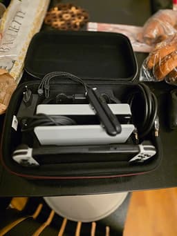 Nintendo switch oled - knappt använd + resväska