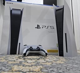 PS5 Disc Version + Kontroll i Toppskick