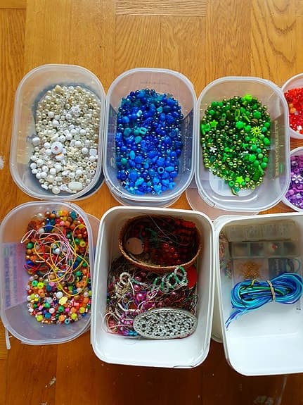 Pärlor och tillbehör till smyckestillverkning