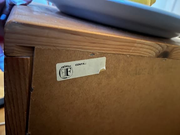 Byrå av furu ”fröseke”