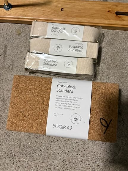 Yogiraj Yoga Block (16 st), Yoga bälte lång (9 st) & mattor 6 mm  (10 st) NYTT.