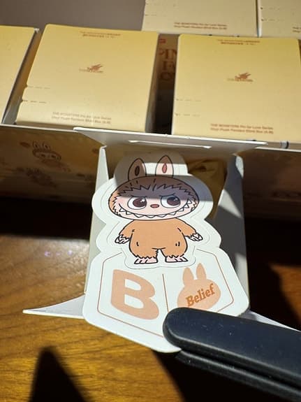 Labubu - Pin For Love - bokstav "B"