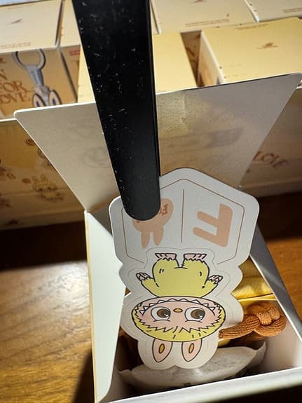 Labubu - Pin For Love - bokstav "F"