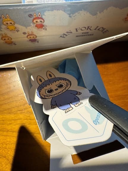 Labubu - Pin For Love - bokstav "O"