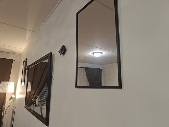 Svart rektangulär vägg spegel+ två små