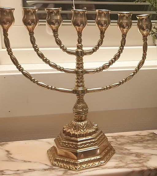 Sjuarmad ljusstake (menora) LJUSSTAKE, mässing, 1900-tal.