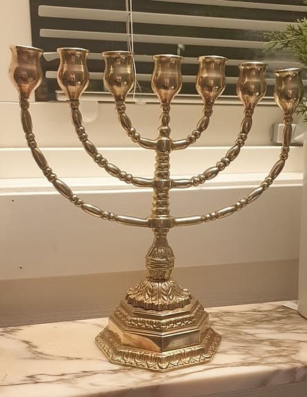 Sjuarmad ljusstake (menora) LJUSSTAKE, mässing, 1900-tal.