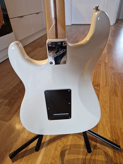fender AM stratocaster performer arctic white