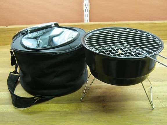Portabel kolgrill med bärväska och grillgaller