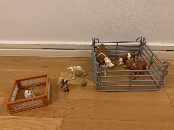 Schleich: Stall, bondgårdsdjur, hundkoja