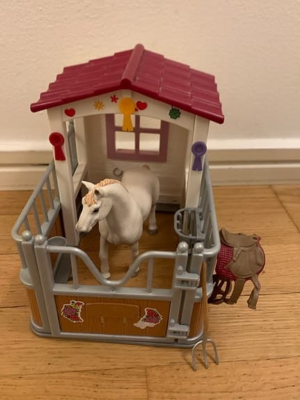 Schleich: Stall, bondgårdsdjur, hundkoja