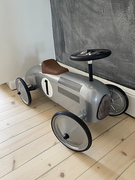 2 st Magni gåbilar grå + svart