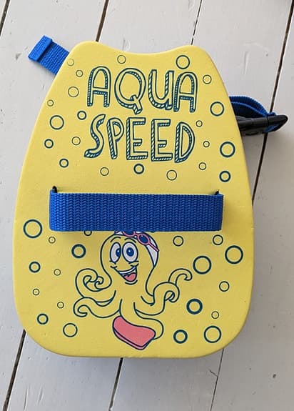 Simdyna från Aqua Speed, där du kan minska flythjälpen efterhand.en efterhand.