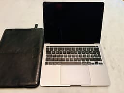 MacBook Pro 13” (2022) – M2 – Touch Bar – Toppskick