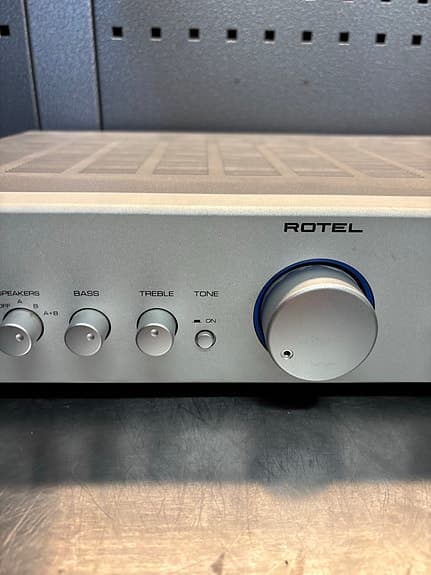 Rotel RA-06 förstärkare