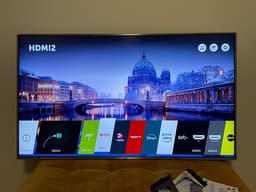 LG 55” 4K UHD Smart Tv Nyskick komplett