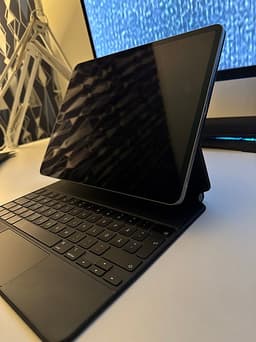 Apple iPad pro 12.9 256 GB med Magic keyboard