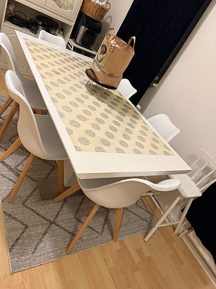 Matgrupp med sex stolar