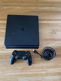 Nästan helt nytt ps4 slim 1TB!