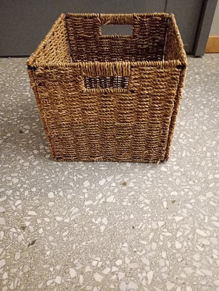 Förvaringskorg i flätad naturmaterial
