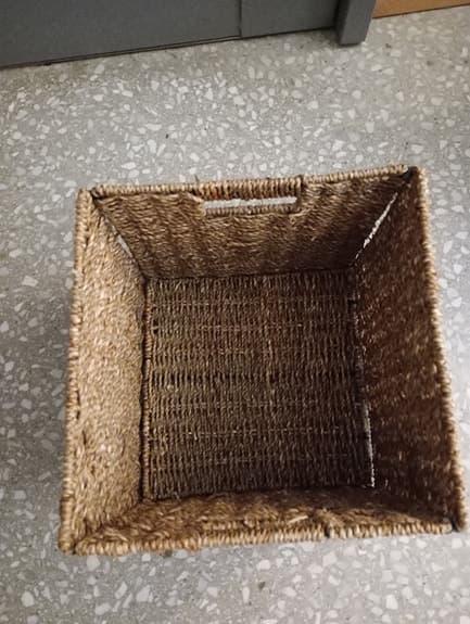 Förvaringskorg i flätad naturmaterial