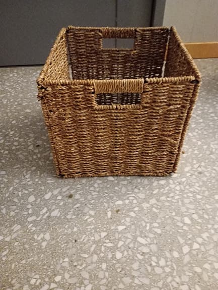 Förvaringskorg i flätad naturmaterial