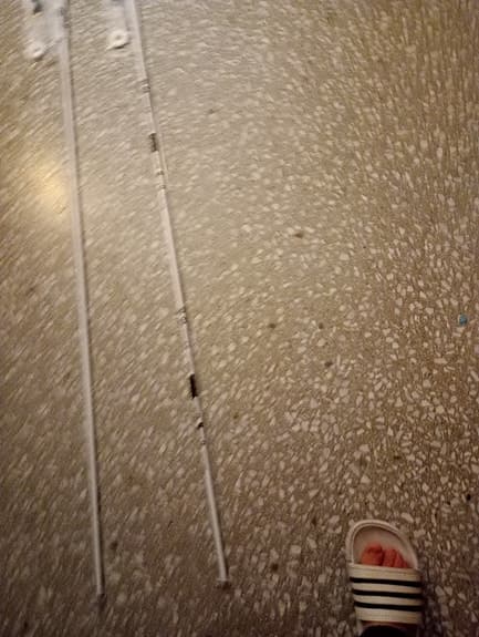 Gardinstång vit 140 cm lång med 2 knoppar som man har på sidorna