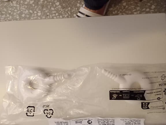 Gardinstång vit 140 cm lång med 2 knoppar som man har på sidorna