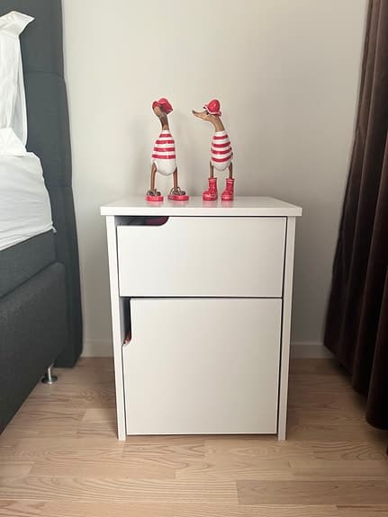 Sängbord Dumö 40 cm med Förvaring 2 Skåp Vit
