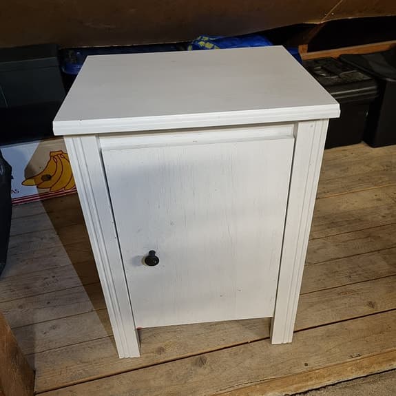 Ikea Brusali Vit sängbord  med dörr