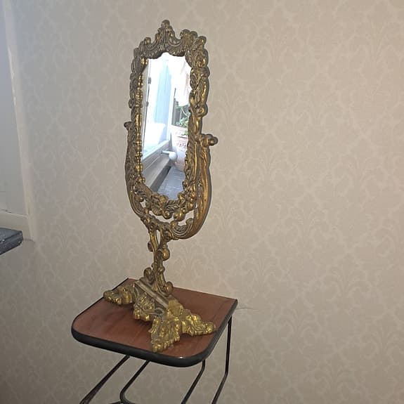 Guld pläterad spegel i gjutjärn