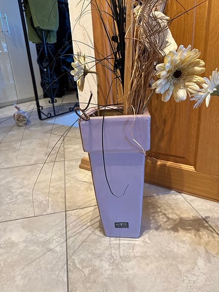 Stora vaser med dekorativa blomster, 100 kr/vas eller båda för 150 kr