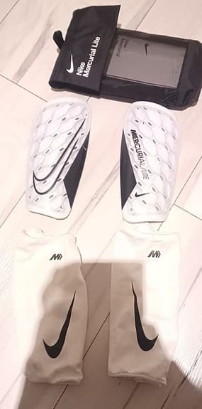 Nike benskydd med strumpa