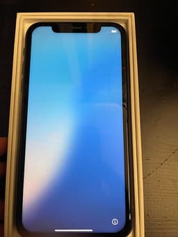 iPhone 11 – fullt fungerande, skadat bakglas