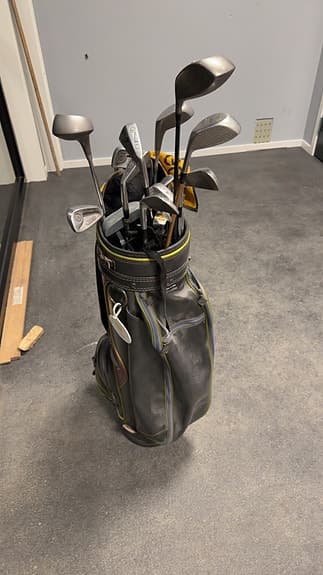 Golfset med bag och klubbor