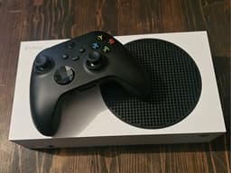 Xbox Series S Spelkonsol med handkontroll