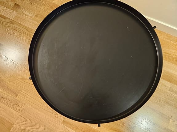 Svarta runda sidobord i metall, två storlekar