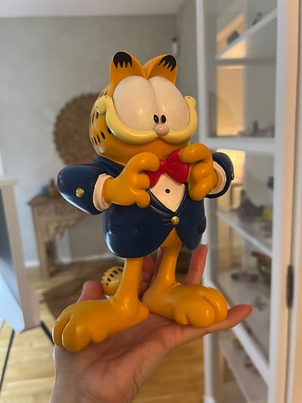 Popeye figur med Olive Oyl, Garfield figur, samt Betty Boop figur.