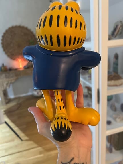 Popeye figur med Olive Oyl, Garfield figur, samt Betty Boop figur.