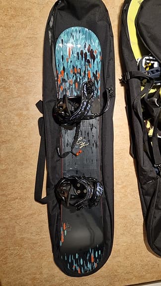 Snowboard plus bindings