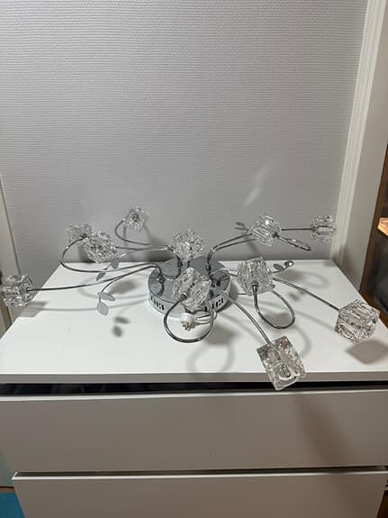 Taklampa med kubformade glas