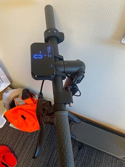 Nästan ny elscooter - mycket sparsamt använd-Navee N65