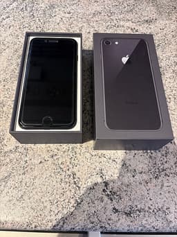 iPhone 8 64 GB i mycket bra skick