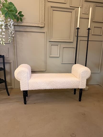 Sittbänk i fuskfårskinn