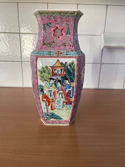 Stor kinesisk porslinsvas – famille rose-stil, ca 35 cm