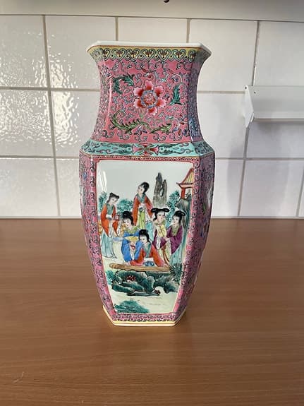 Stor kinesisk porslinsvas – famille rose-stil, ca 35 cm