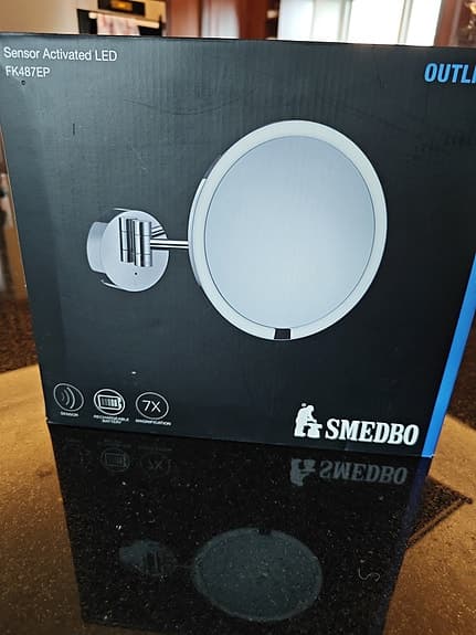 Smedbo Outline Väggmonterad Spegel Med LED och 7x Förstoring