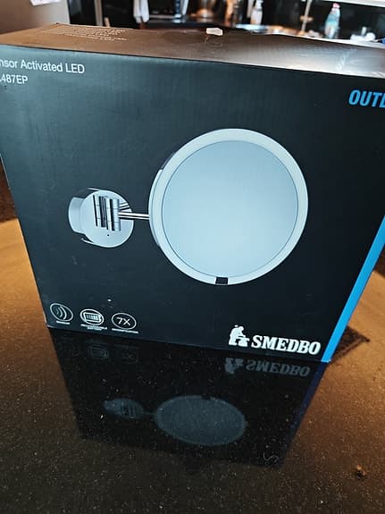 Smedbo Outline Väggmonterad Spegel Med LED och 7x Förstoring