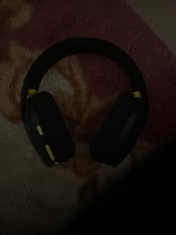 Logitech G435 trådlösa hörlurar svart och gul