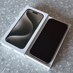 iPhone 15 Pro - 128 GB (titan)